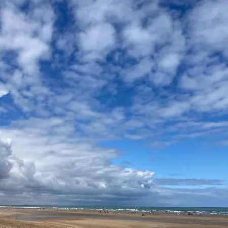 Neuf Beautiful 1-4 Pers Avec Parking Privé Et à 200 M Apartamento