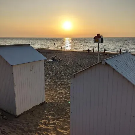 Neuf Beautiful 1-4 Pers Avec Parking Privé Et à 200 M Apartamento