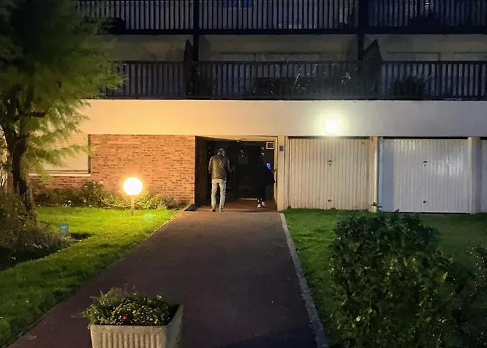 Neuf Beautiful 1-4 Pers Avec Parking Prive Et A 200 M *